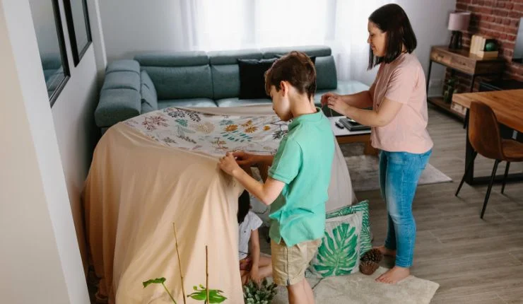 satu jam tanpa gawai dengan bikin tenda bersama