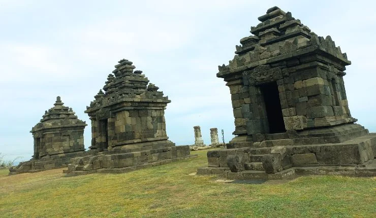 candi ijo