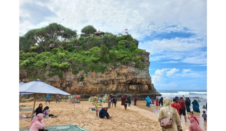 pantai drini untuk liburan di yogyakarta